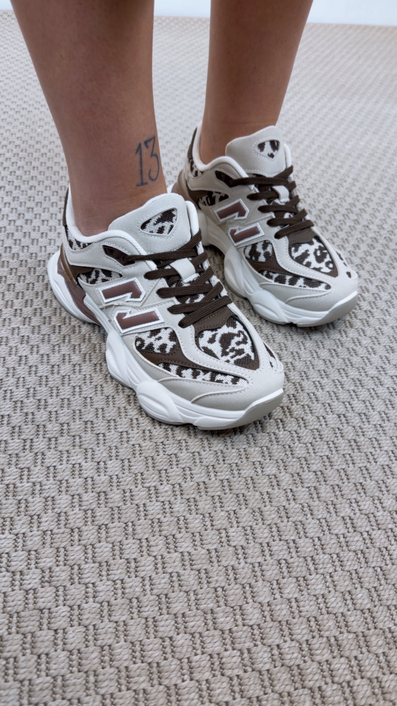 Zapatilla 9060 print marrón